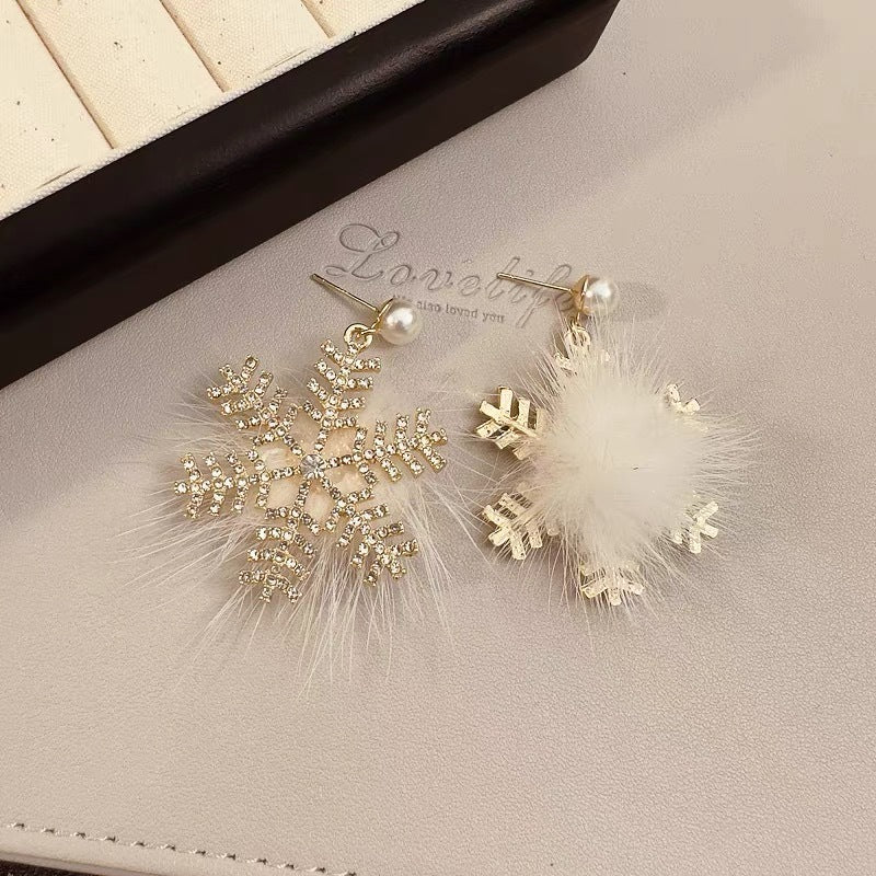 Christmas Snowflake Full Diamond Pearl Plush Earrings