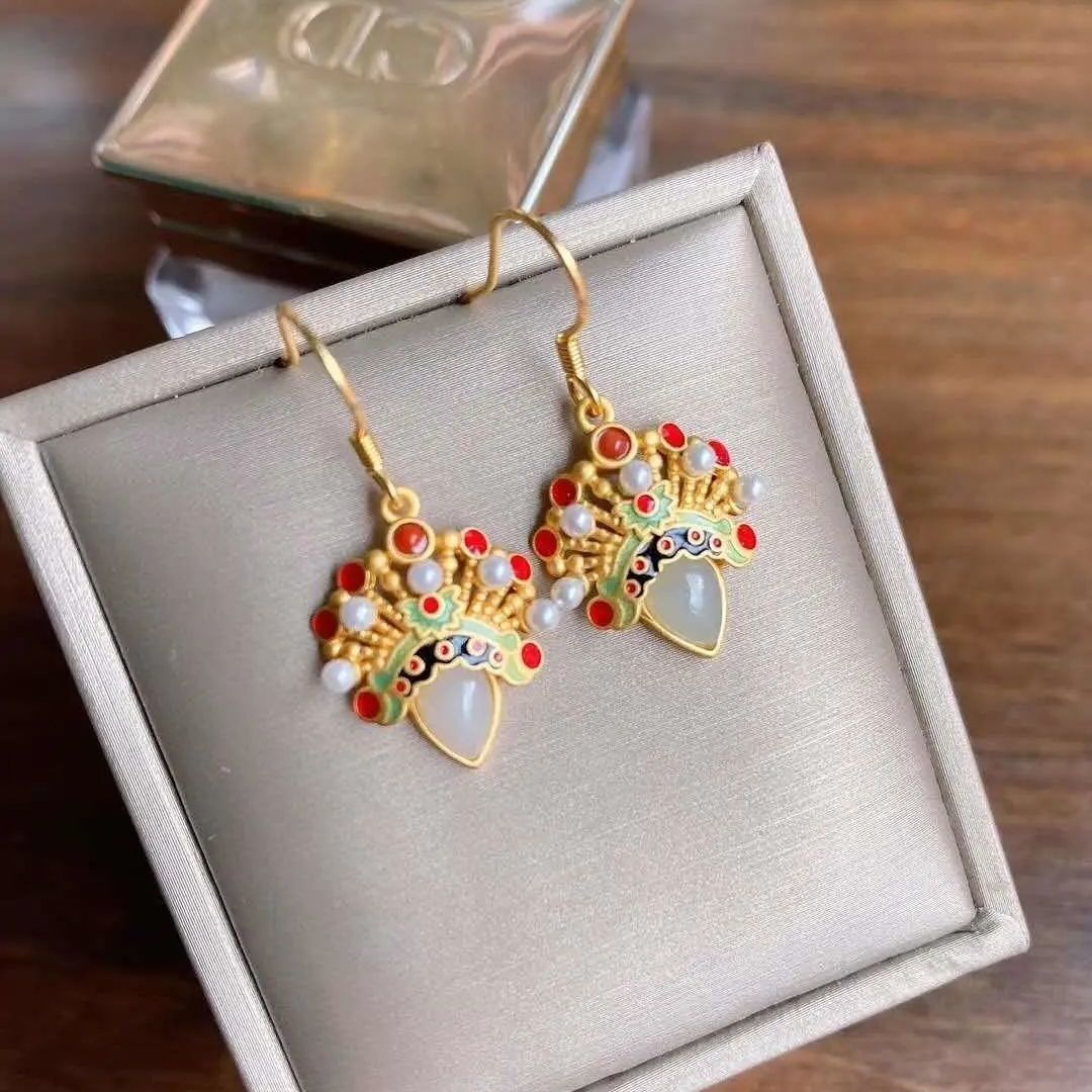 Classical-shaped Opera Facial Earrings