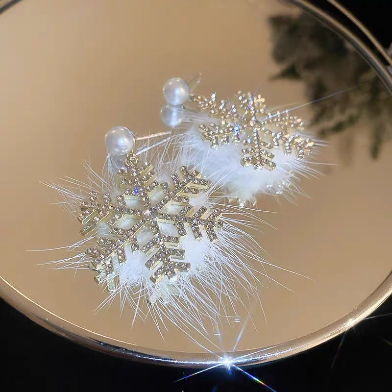 Christmas Snowflake Full Diamond Pearl Plush Earrings