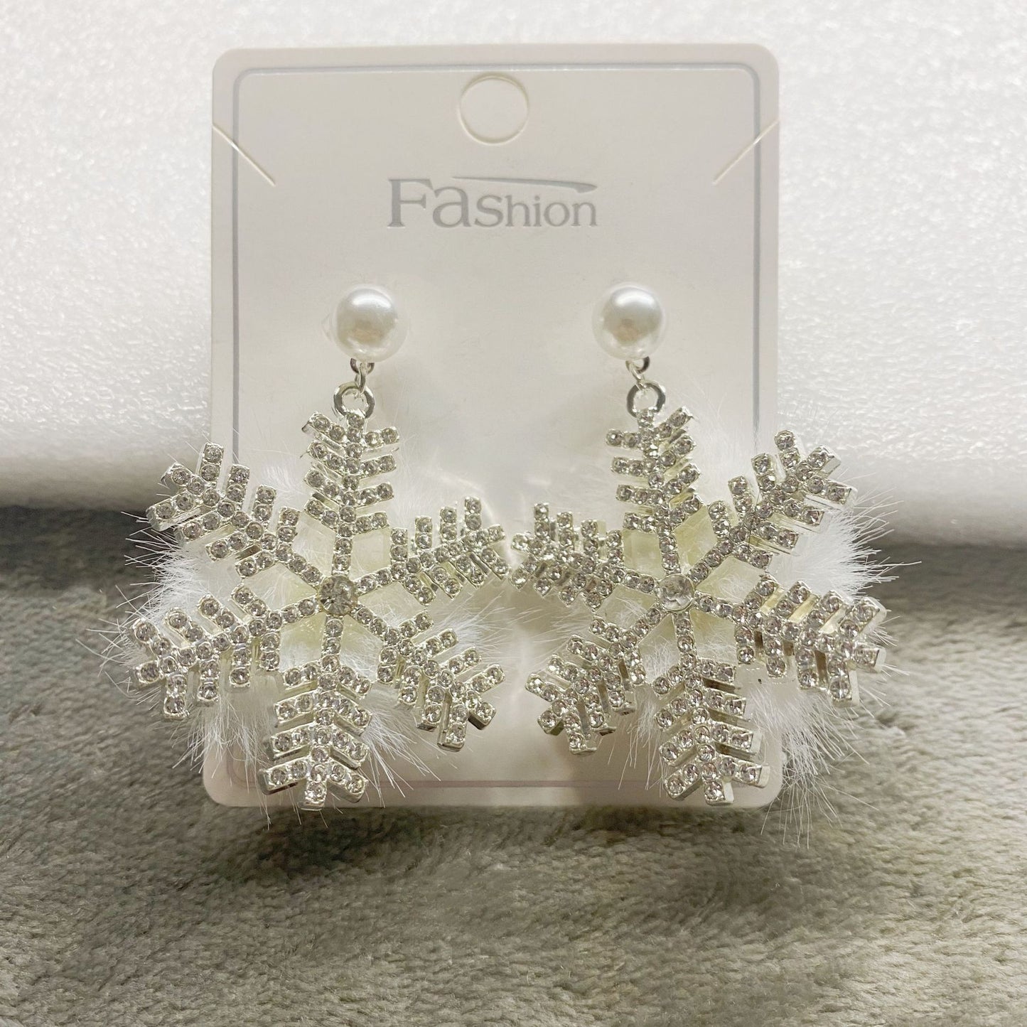 Christmas Snowflake Full Diamond Pearl Plush Earrings