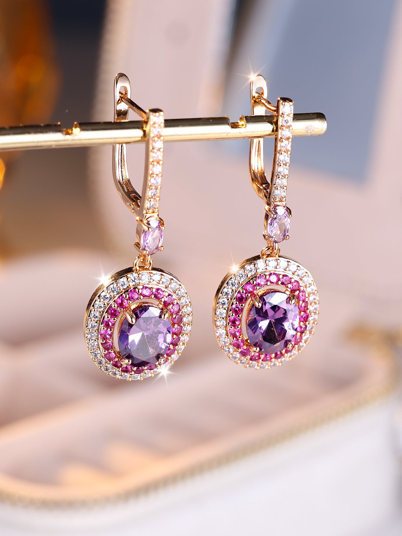 Lux Colored Gems Egg-shaped Main Stone Edge White Diamond Earrings
