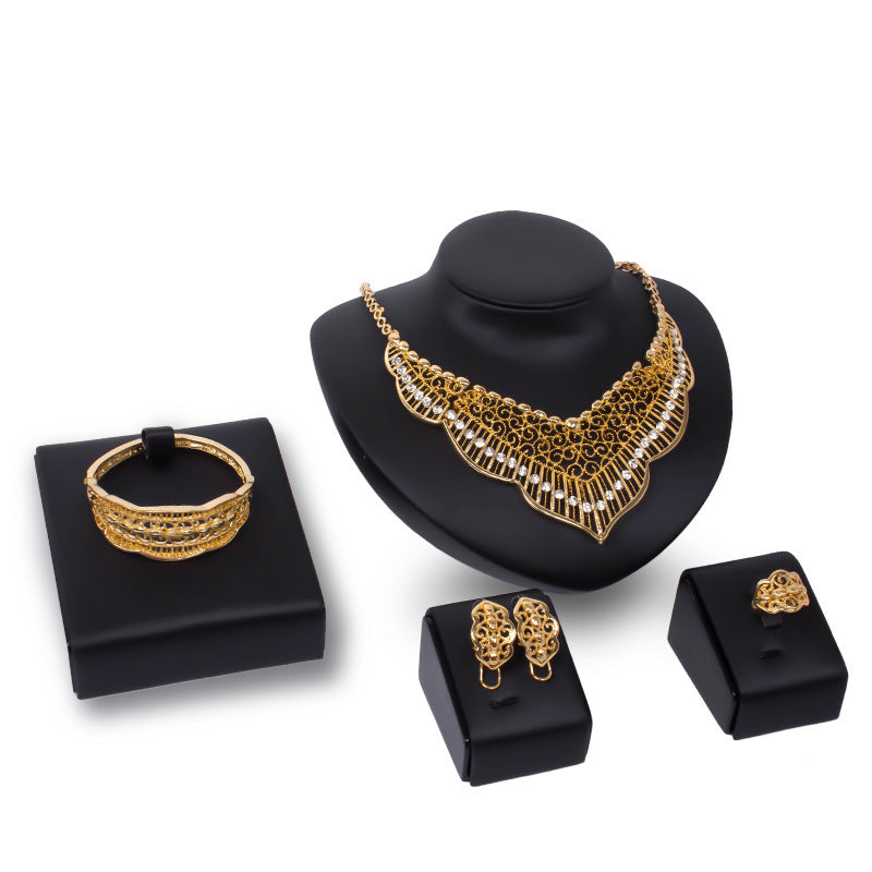 Wild style alloy necklace set