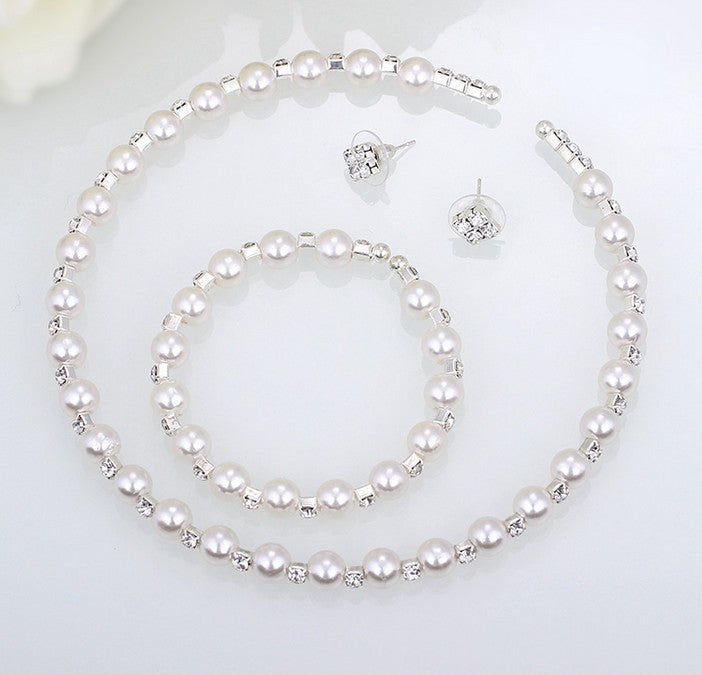 Handmade pearls, Rhinestone necklace set