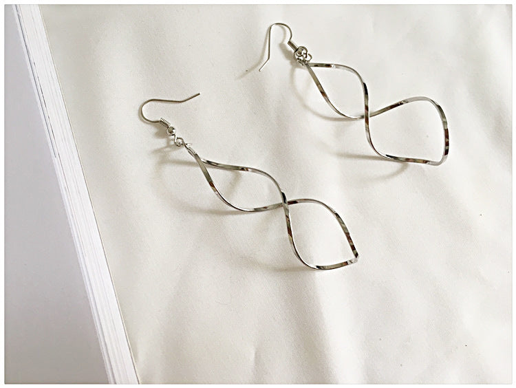 Minimalist Spiral Wave Curve Earrings