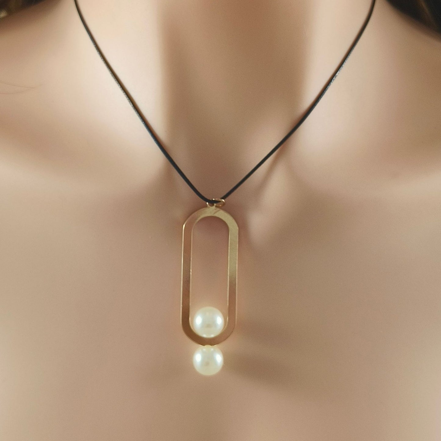 Stainless Steel Gold Oval Imitation Pearl Pendant Women's Necklace