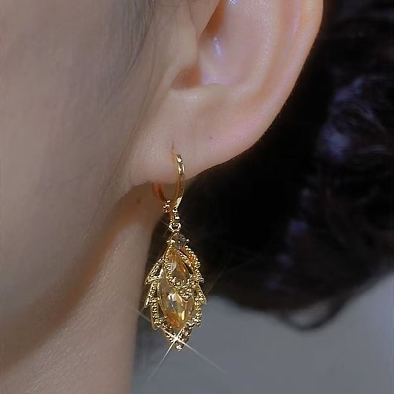 Niche Gold Zircon Leaf Stud Earrings