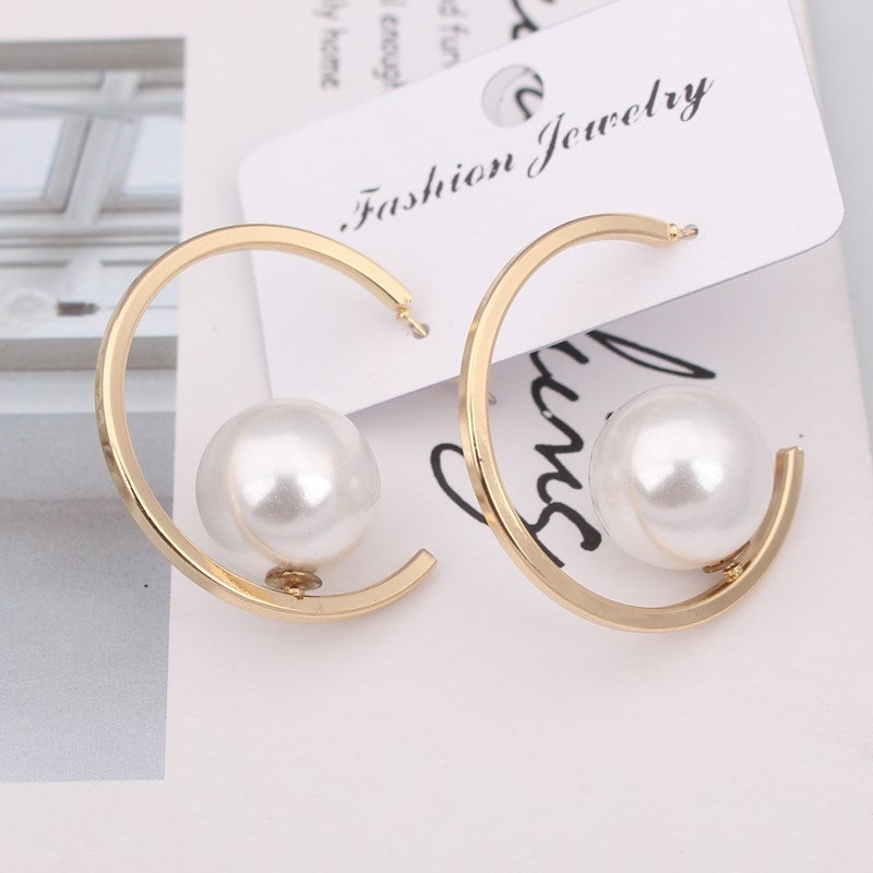 Women's Minimalist Pearl Geometric Earrings